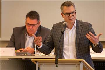 Kreisdirektor Mike-Sebastian Janke will dem Kreistag zur nächsten Sitzung einen Handlungsleitfaden zum transparenten Umgang mit Entgelten vorlegen.