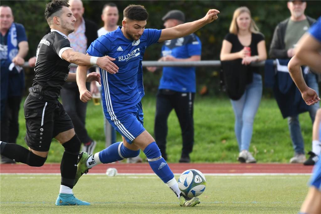 SG Victoria/Sportfreunde tritt im Keller-Duell gegen DSC Wanne II an Kreisliga A-Spitzenreiter VfB Habinghorst (blaue Trikots) und Eintracht Ickern stehen diesmal vor anderen Aufgaben als einem Nord-Derby.