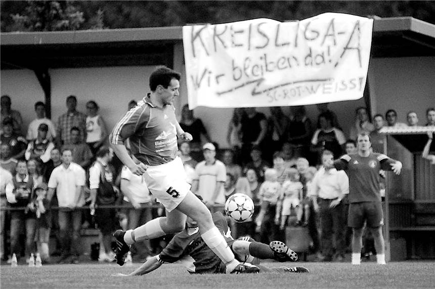 9. Juni 2004: RW Nienborg hält nach irrem Elfmeterkrimi die Klasse "Kreisliga A – wir bleiben da" stand damals auf dem Banner der Nienborger Anhänger. Damit sollten sie Recht behalten.