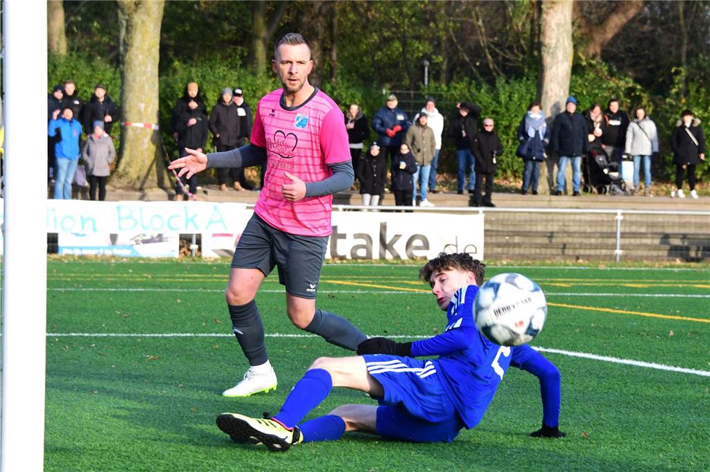 Kreisliga-B-Spitzenreiter Wacker Obercastrop kassierte bei seinem 3:2-Sieg bei SG Arminia Holsterhausen/Stephanus die ersten Gegentore der Saison.