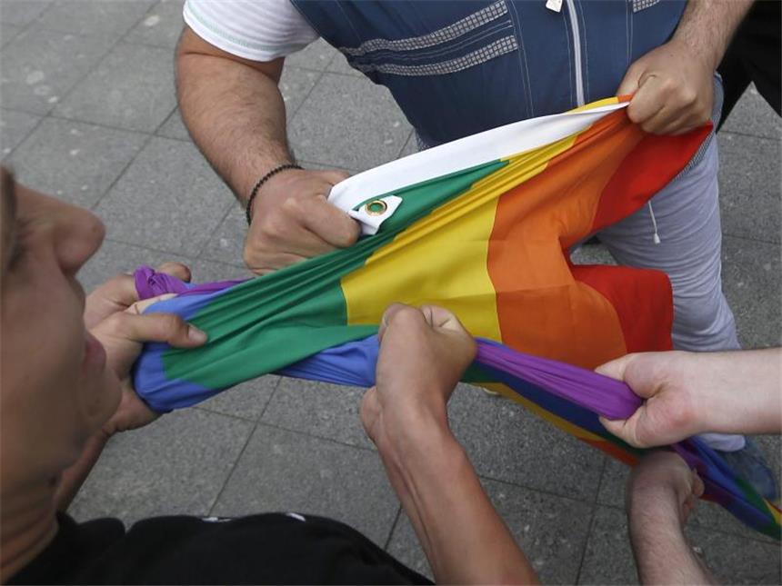 Homosexuellen-Aktivisten in Moskau festgenommen Kremlchef Putin hat 2013 ein Verbot von «Homosexuellen-Propaganda» unterzeichnet. Foto: Sergei Ilnitsky