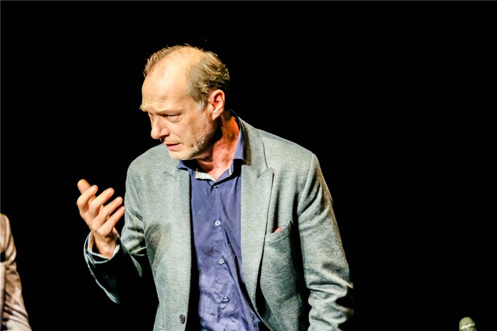 Revier-Thriller "No Man's Road": Stars bringen Kino-Erlebnis ins Theater
