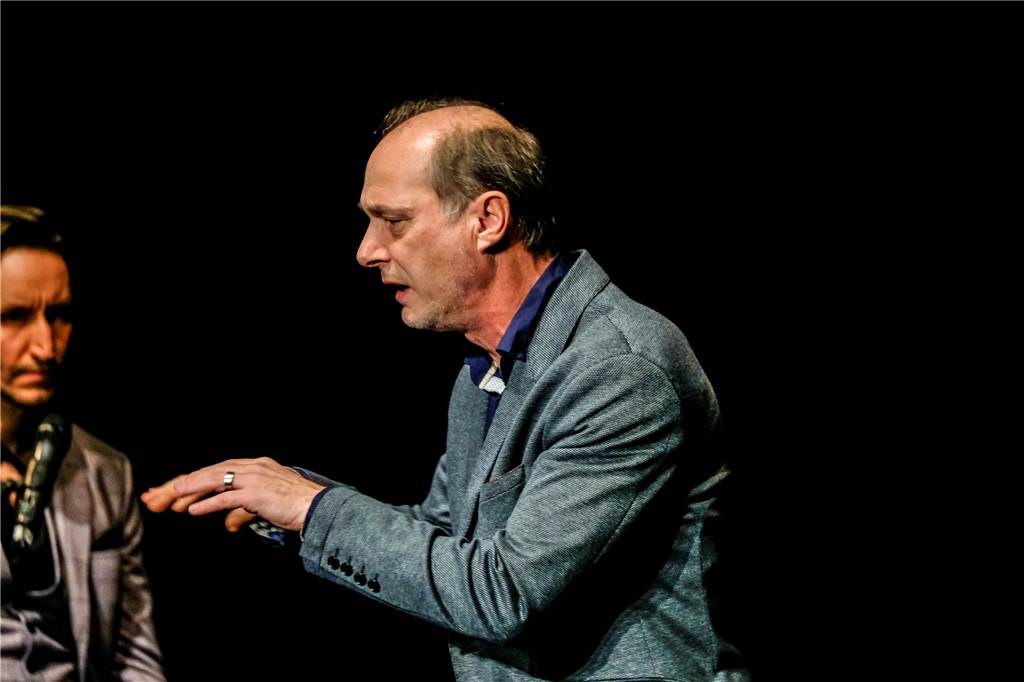 Revier-Thriller "No Man's Road": Stars bringen Kino-Erlebnis ins Theater