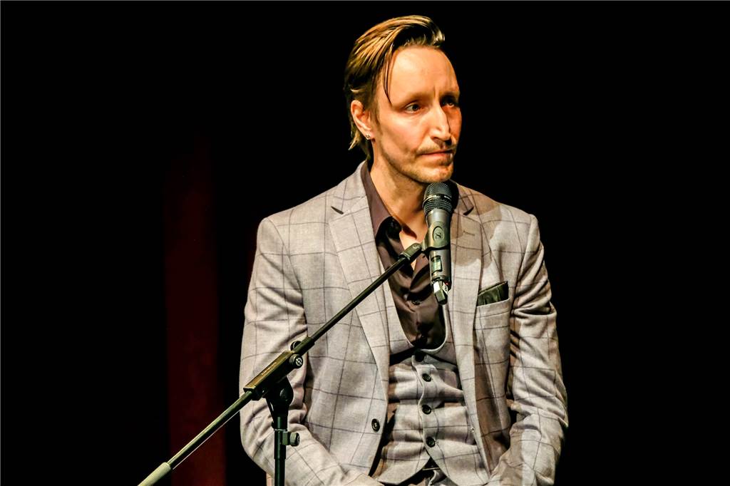 Revier-Thriller "No Man's Road": Stars bringen Kino-Erlebnis ins Theater