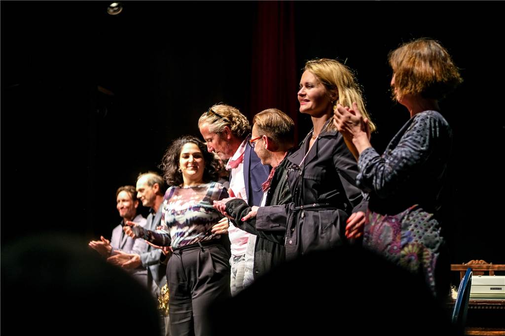 Revier-Thriller "No Man's Road": Stars bringen Kino-Erlebnis ins Theater