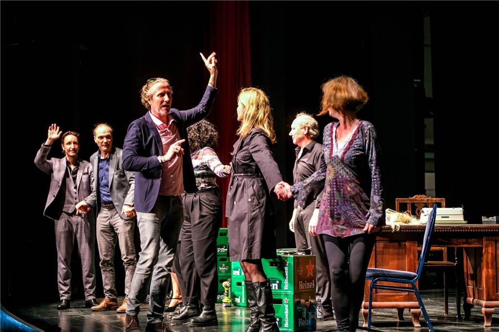 Revier-Thriller "No Man's Road": Stars bringen Kino-Erlebnis ins Theater
