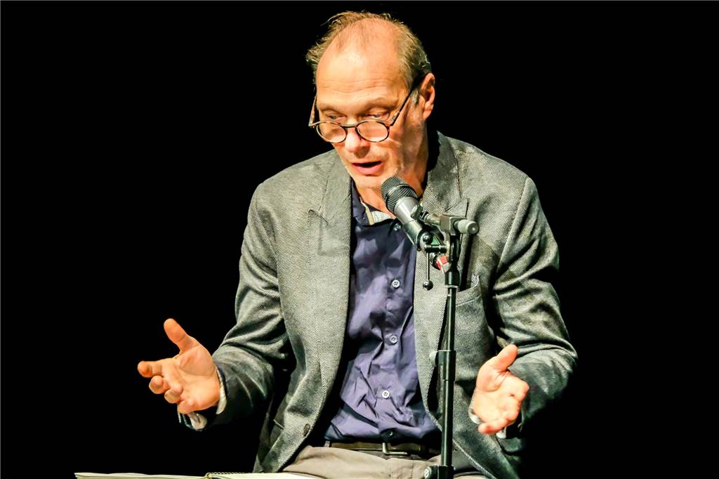 Revier-Thriller "No Man's Road": Stars bringen Kino-Erlebnis ins Theater