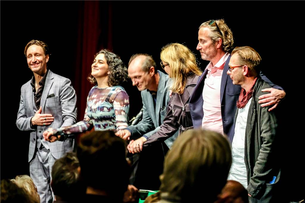 Revier-Thriller "No Man's Road": Stars bringen Kino-Erlebnis ins Theater