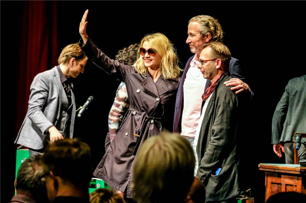 Revier-Thriller "No Man's Road": Stars bringen Kino-Erlebnis ins Theater