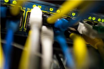 Kriminelle dringen in Internetrouter ein, um teure Telefon-Ferngespräche aufzubauen. Foto: Matthias Balk/Symbol