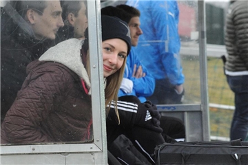 Kristy Köhler, Tochter von Ex-Trainer Andreas Köhler, bleibt als Physiotherpeutin auf der Bank des SV Wacker Obercastrop.