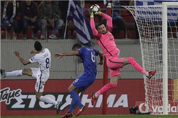 Kroatiens Torwart Danijel Subasic musste keinen Treffer der Griechen hinnehmen. Foto: Thanassis Stavrakis