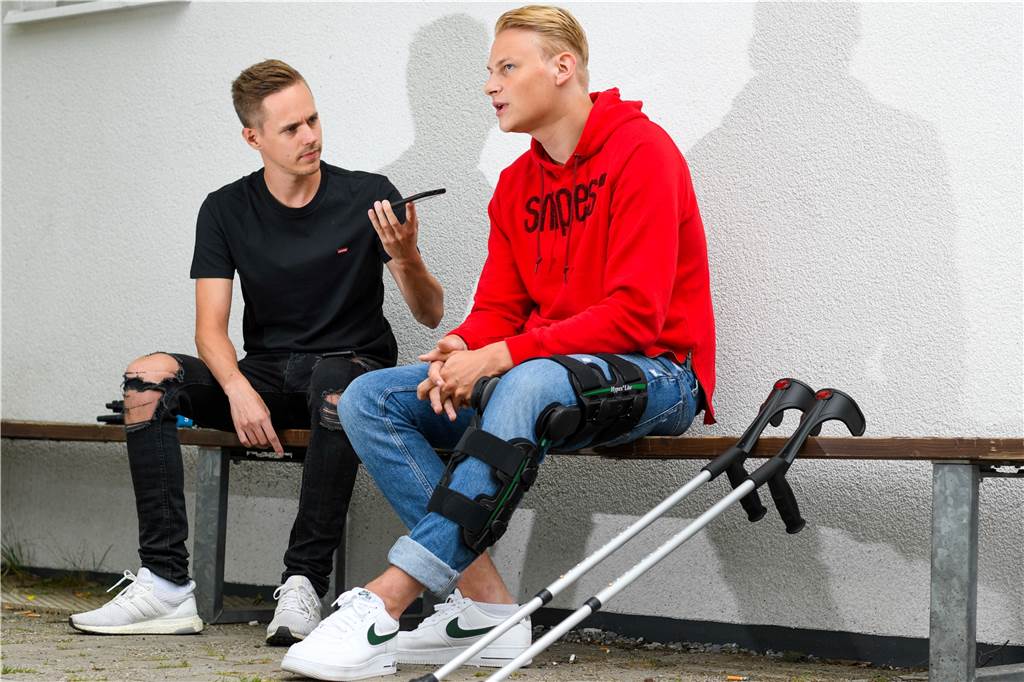 Nie wieder Fußball? Wethmars Paul Mantei denkt nach Kreuzbandriss über Karriereende nach Krücken und eine Bandage begleiten Paul Mantei (r.). Im Interview hat er mit Sportredakteur Patrick Schröer über seine Verletzung gesprochen.