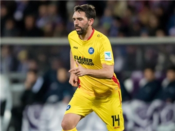 KSC-Profi Jordi Figueras bestreitet die Vorwürfe. Foto: Thomas Eisenhuth