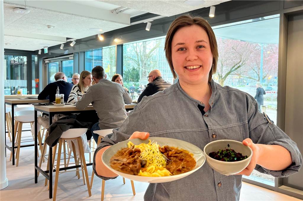 Neues Lokal liegt mitten in Dortmund - und wird doch kaum bemerkt Küchenchefin Alina Elm und ihr Team bieten vier unterschiedliche Gerichte pro Tag im "Twentyone" an.