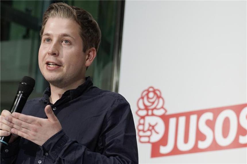 SPD-Zoff im Umfragetief - Juso-Chef attackiert Scholz Kühnert, der den am Ende erfolglosen Widerstand gegen die erneute große Koalition angeführt hatte, fordert mehr Lautstärke in Debatten. Foto: Jörg Carstensen