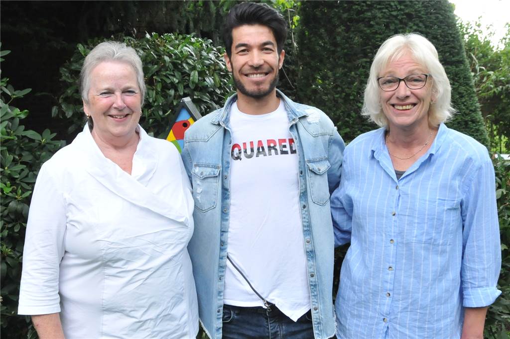 Von Afghanistan nach Nienborg – Mohamad Mehibi ist angekommen Kümmern sich viel um Flüchtlinge, die in Nienborg leben, und haben auch großen Anteil an Mohamad Mehibis Erfolg: Anneliese Schmitz (l.) und Ulla Silva.