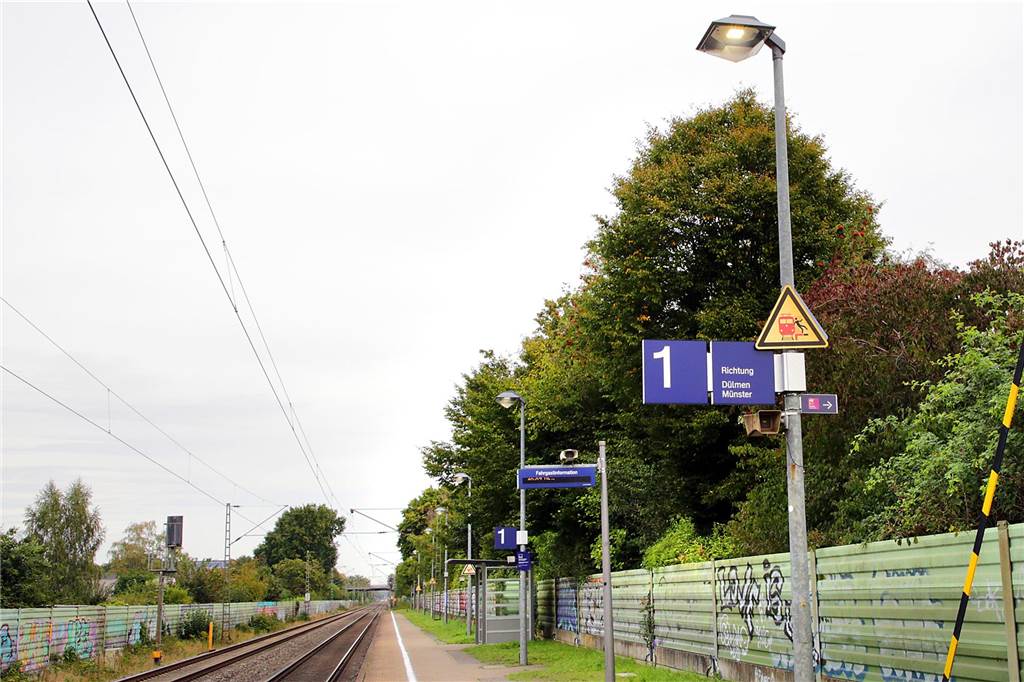 Bahnhaltepunkt Sythen wird für Monate massiv abgehängt Bahnsteig Sythen mit Gleisen