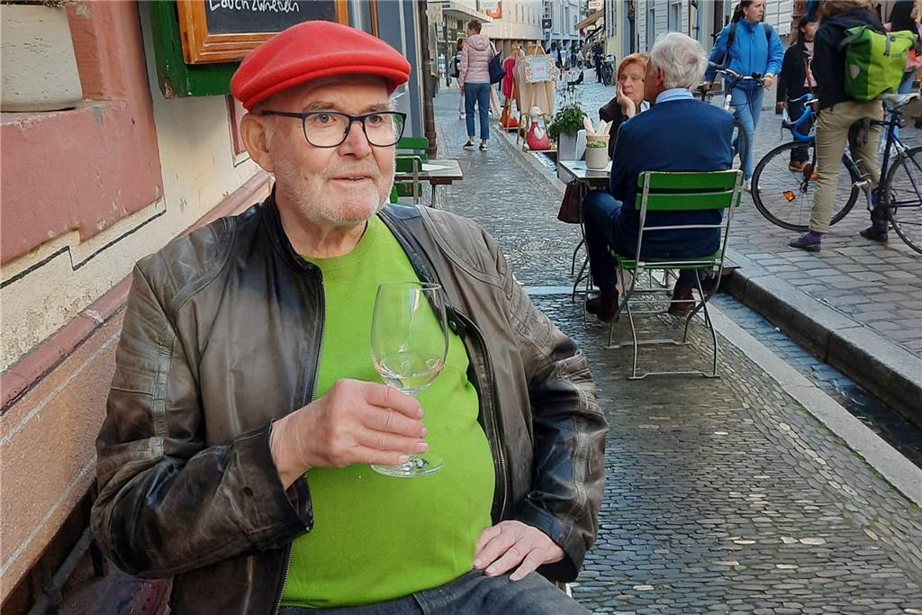 Künstler Gilbert Pink zur beleuchteten Lippebrücke: „Schlampiger Umgang“ Künstler Gilbert Pink kehrt zur Ausstellungseröffnung nach Lünen zurück.