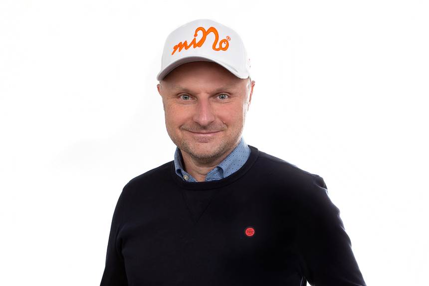 Lüner Künstler versteigert Bild fürs Kinderhospiz und hat Unterstützung Künstler Michael Nolte versteigert ein Bild, um den Ambulanten Kinder- und Jugendhospizdienst in Lünen zu unterstützen.