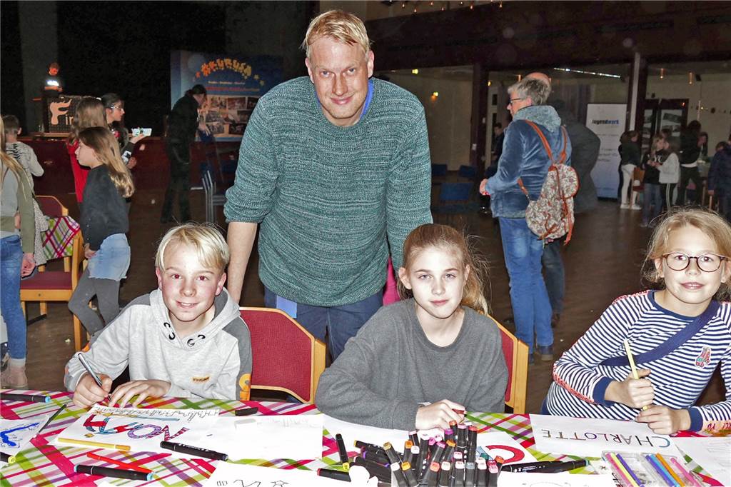 Künstler Stephan Kuper entwarf mit Nachwuchskünstlern Graffiti-Tags.