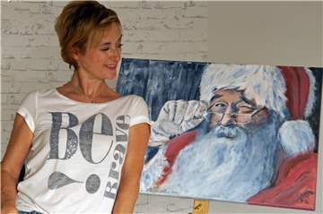 Künstlerin Martina Felske hat sich selbst im Bild festgehalten - neben einem Dauergast ihrer künftigen Ausstellung.