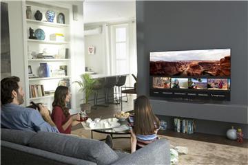Künstliche Intelligenz beim Fernsehen: LG will mit ThinQ den Nutzern ermöglichen, mündlich nach Informationen, Bildern oder Videos zu fragen. Foto: LG/dpa-tmn