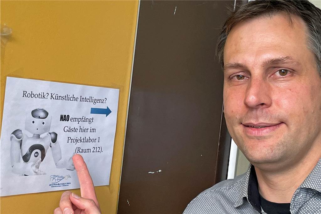 „Schummel-Programm“ ChatGPT - Lehrer: „Ich bin froh, dass es das gibt“ Künstliche Intelligenz ist an der "Digitalen Schule" AFG schon länger ein Thema, sagt Fachlehrer Maik Bäumer.