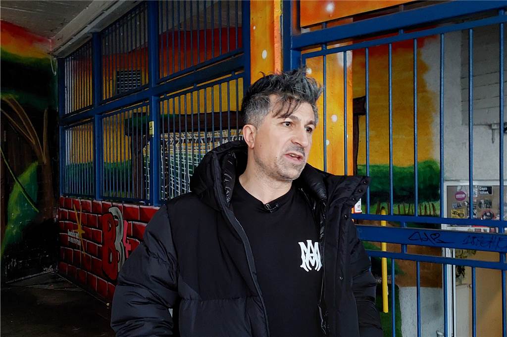 Chico als Sponsor bei Roj und Bövinghausen: Einen Verein will er „regelmäßig“ unterstützen Kürsat Yildirim („Chico“) verriet im Rahmen einer Spendenaktion am Dienstag (20. Dezember), dass er den TuS Bövinghausen regelmäßig unterstützen will.
