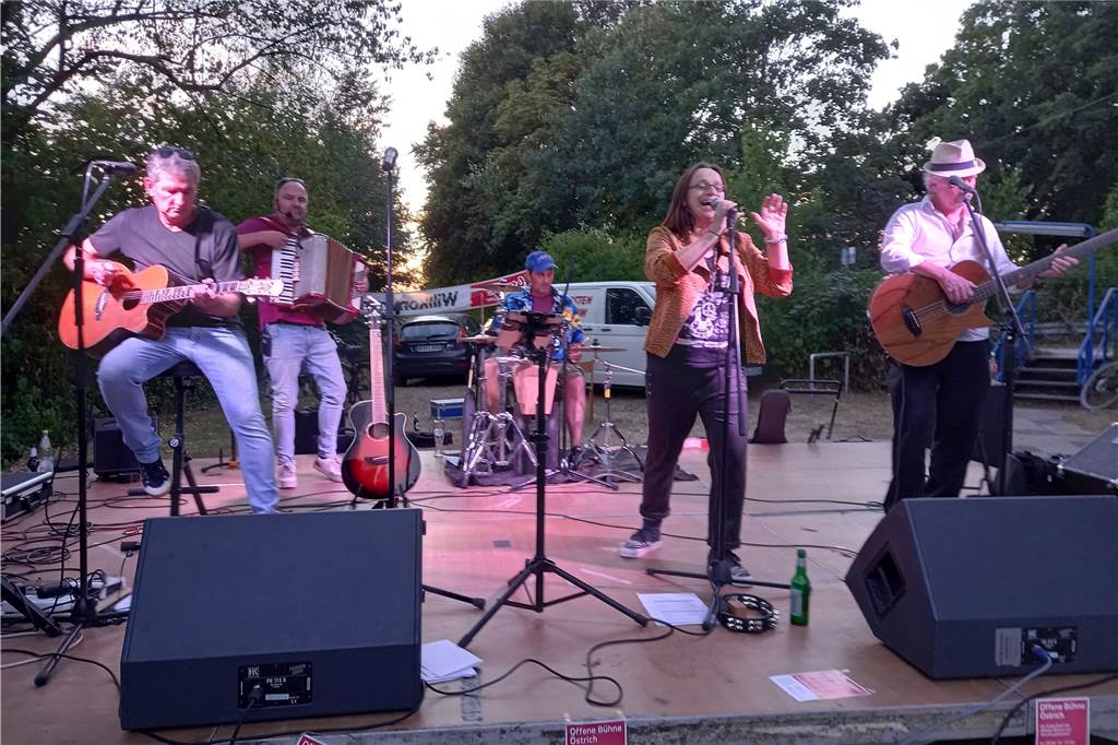Bilanz und Ausblick: Wie geht es mit dem Kultursommer in Dorsten weiter? Musiker auf Bühne
