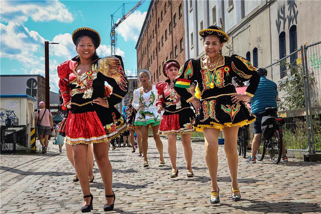 Kunst, Kultur, Musik und jede Einblicke in die Zukunft des Hafens und wie sehr er sich bereits gewandelt hat, gab es beim 11. Hafenspaziergang am 26.8. am Dortmunder Hafen.