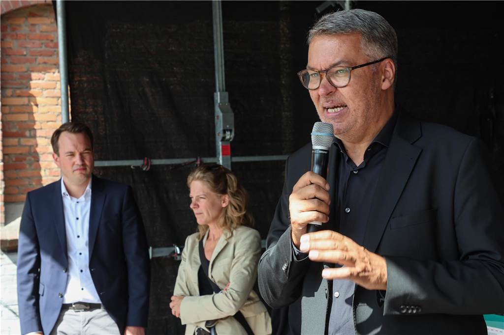 Kunst, Kultur, Musik und jede Einblicke in die Zukunft des Hafens und wie sehr er sich bereits gewandelt hat, gab es beim 11. Hafenspaziergang am 26.8. am Dortmunder Hafen.