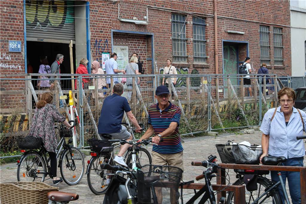 Kunst, Kultur, Musik und jede Einblicke in die Zukunft des Hafens und wie sehr er sich bereits gewandelt hat, gab es beim 11. Hafenspaziergang am 26.8. am Dortmunder Hafen.