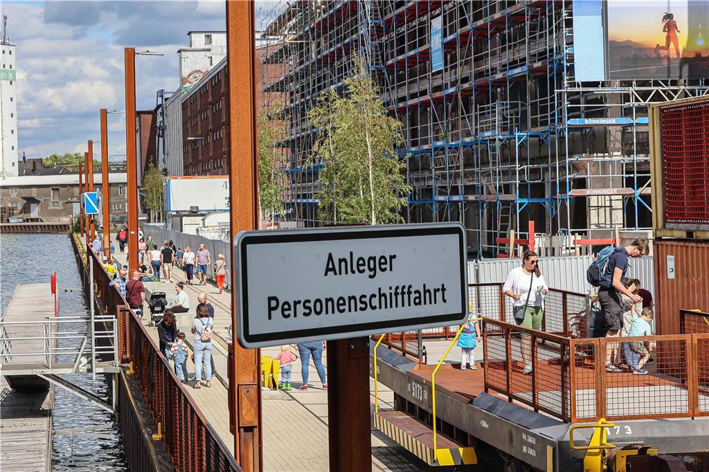 Kunst, Kultur, Musik und jede Einblicke in die Zukunft des Hafens und wie sehr er sich bereits gewandelt hat, gab es beim 11. Hafenspaziergang am 26.8. am Dortmunder Hafen.