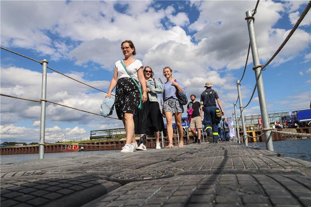 Kunst, Kultur, Musik und jede Einblicke in die Zukunft des Hafens und wie sehr er sich bereits gewandelt hat, gab es beim 11. Hafenspaziergang am 26.8. am Dortmunder Hafen.