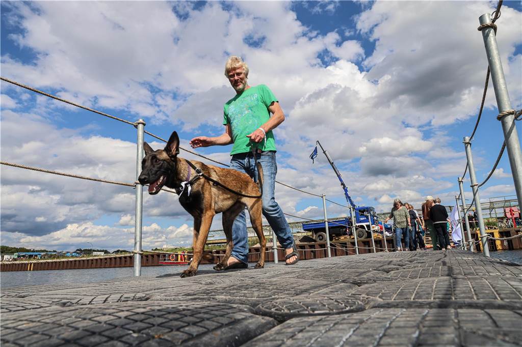 Kunst, Kultur, Musik und jede Einblicke in die Zukunft des Hafens und wie sehr er sich bereits gewandelt hat, gab es beim 11. Hafenspaziergang am 26.8. am Dortmunder Hafen.