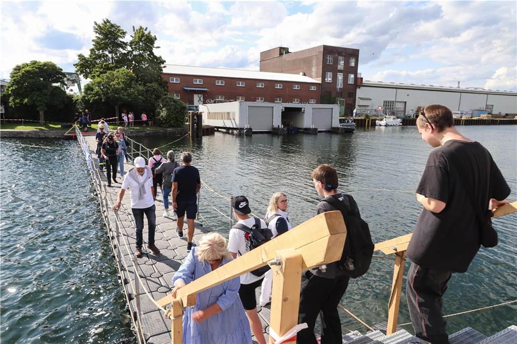 Kunst, Kultur, Musik und jede Einblicke in die Zukunft des Hafens und wie sehr er sich bereits gewandelt hat, gab es beim 11. Hafenspaziergang am 26.8. am Dortmunder Hafen.