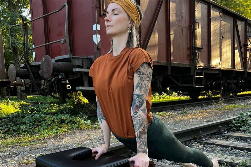 Mit 2G-Plus: SV Heek geht mit speziellem Yoga-Workshop neuen Weg Kursleiterin Sina wird den speziellen Yoga-Workshop beim HSV unter 2G-Plus-Vorgaben leiten.