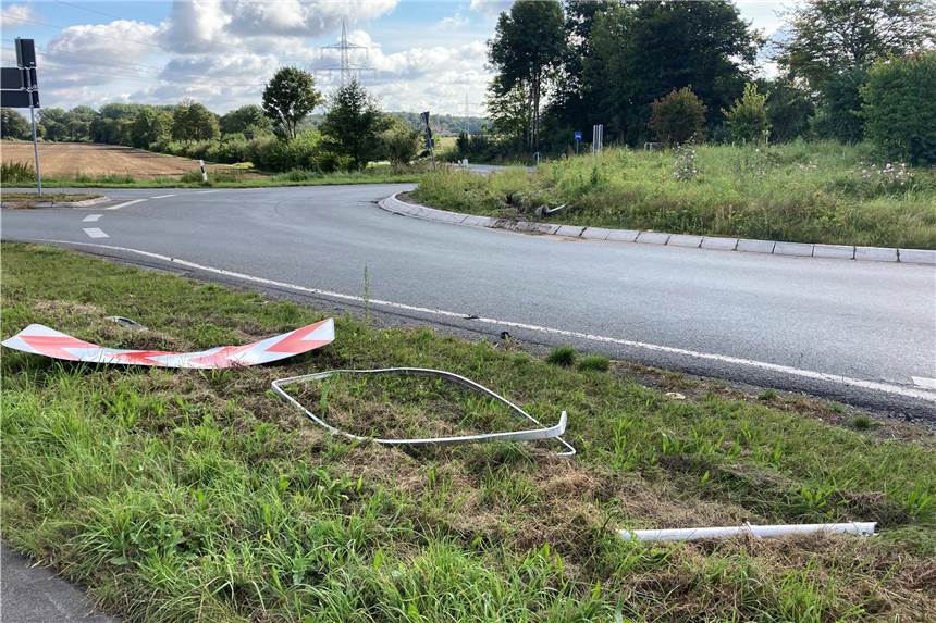 Erst Verfolgungsjagd, dann Unfall: Alkoholisierter Autofahrer (32) in Werne gestellt Kurz nach dem Kreisverkehr Münsterstraße/Nordlippestraße in Werne endete für den 32-jährigen alkoholisierten Autofahrer die Verfolgungsjagd mit der Polizei.