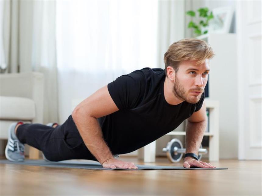Ein paar Minuten Sport am Tag: Was Kurzprogramme bringen Kurz und knackig: Wer weniger Zeit für sein Sportprogramm investieren will, muss bei den Übungen an seine Grenzen gehen. Foto: Christin Klose
