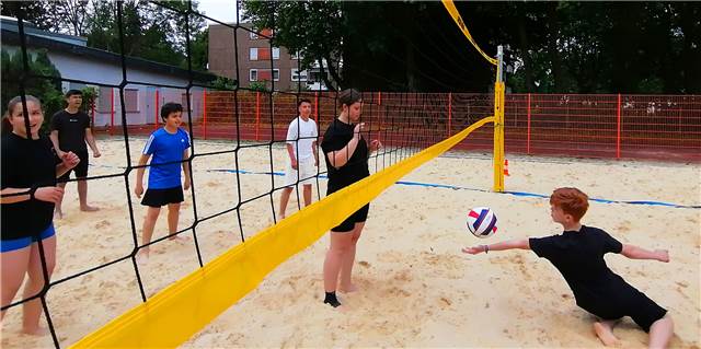 Beachvolleyball: Dortmunder Schulen und Vereine eröffnen neuen „Sandkasten“