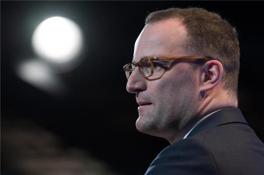 Regierung will Hartz IV für viele überflüssig machen Kurz vor Ernennung zum Gesundheitsminister hatte Jens Spahn für Empörung gesorgt mit der Aussage, mit Hartz IV habe jeder, was er zum Leben brauche. Foto: Soeren Stache