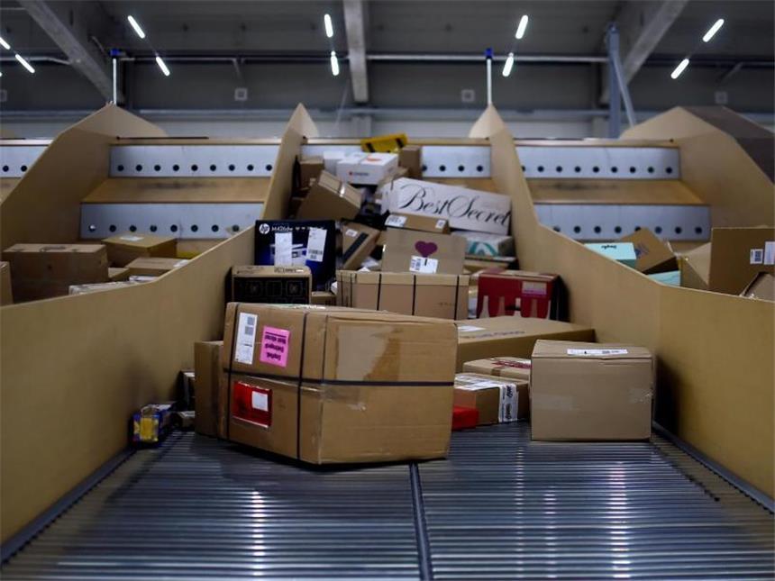 "Unter aller Sau" - 6500 Beschwerden über Paketdienste Kurz vor Weihnachten sind die Paketdienste besonders ausgelastet. Doch Beschwerden kommen das ganze Jahr über. Foto: Britta Pedersen