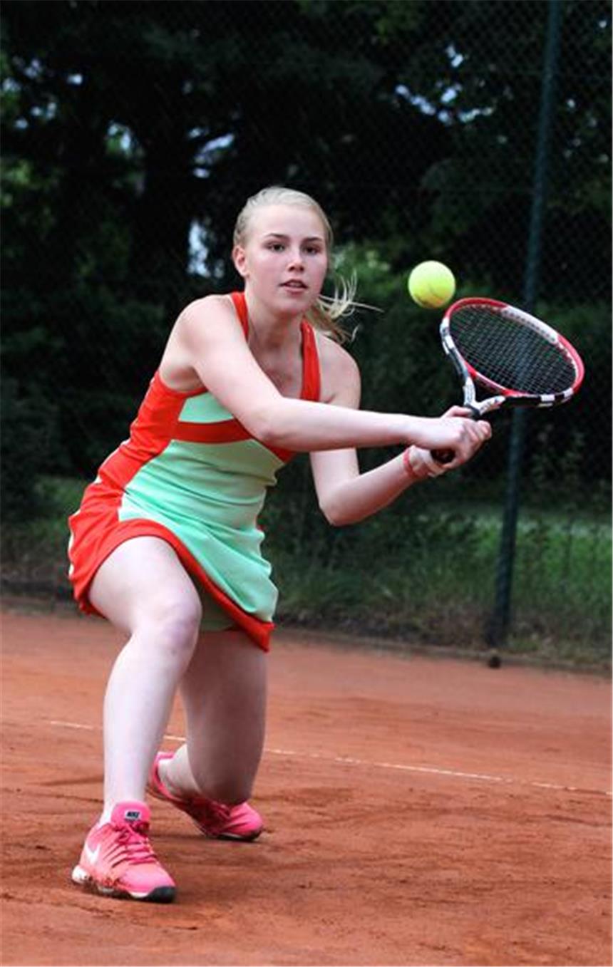 Die Tennis-Oase hilft bei Wetter-Chaos aus Kurzen Prozess machte die Altlünerin Mieke Melis mit Evelyn Schwab im Semifinale der Juniorinnen U18.
