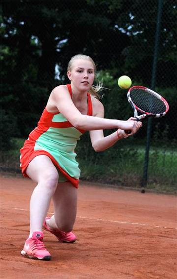 Kurzen Prozess machte die Altlünerin Mieke Melis mit Evelyn Schwab im Semifinale der Juniorinnen U18.
