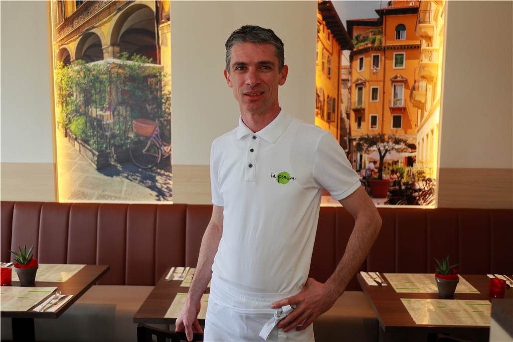 „La Piazza“ heißt der neue Hotspot für gutes Essen in Oeding La Piazza-Chef Brahim Leka hat sehr viel Wert auf die Inneneinrichtung gelegt.