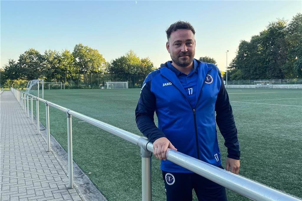 Führungswechsel beim TSV Marl-Hüls Längst seine sportliche Heimat: Marcel Kirch im Loekamp-Stadion des TSV Marl-Hüls. Der 35-Jährige will demnächst den Vorsitz von Udo Lichtenstein übernehmen.