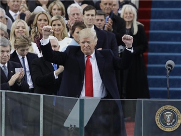Lässt Fäuste sprechen: US-Präsident Donald Trump. Foto: Patrick Semansky