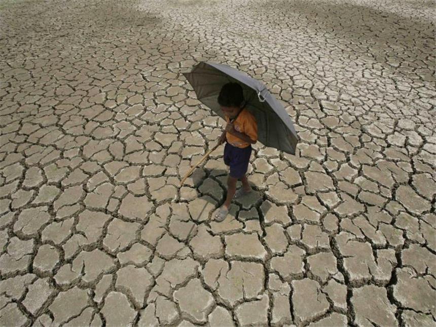 EU kämpft in Paris hart für ehrgeizige Klimaziele Land ohne Wasser: Dürre in Indien. Foto: str