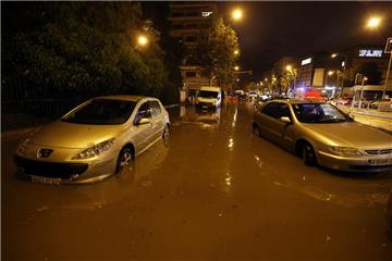 Land unter: Überflutete Straße in Südfrankreich.